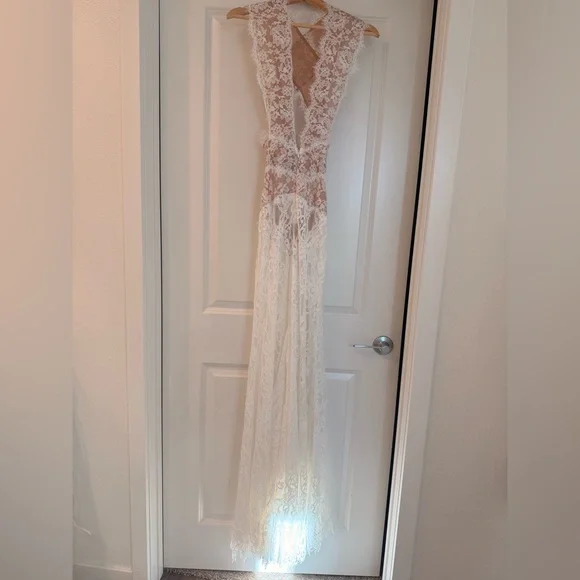 NWOT BRONX AND BANCO Naia Lace Gown in White Wedding Evening Gown - Picture 14 of 16